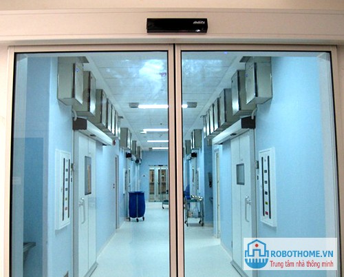 Cửa kính cường lực tự động