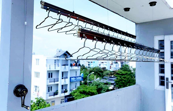 giàn phơi thông minh quay tay nâng hạ