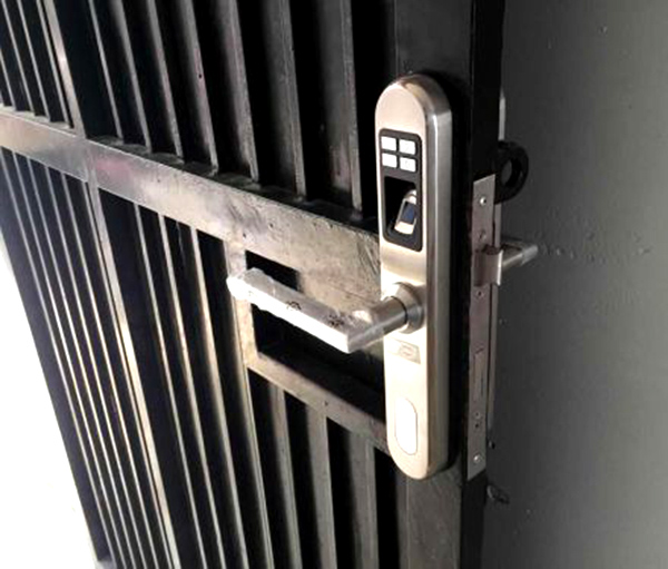 Khóa vân tay cửa sắt