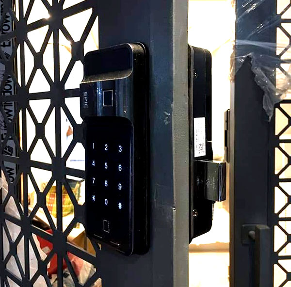 Khóa vân tay cửa sắt