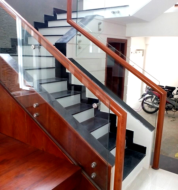 cầu thang kính cường lực - gỗ