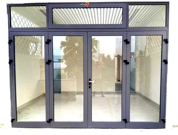 cửa ra vào kính cường lực khung nhôm