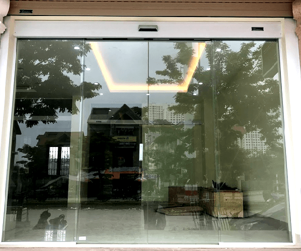 cửa kính cường lực 2 cánh lùa trượt ngang