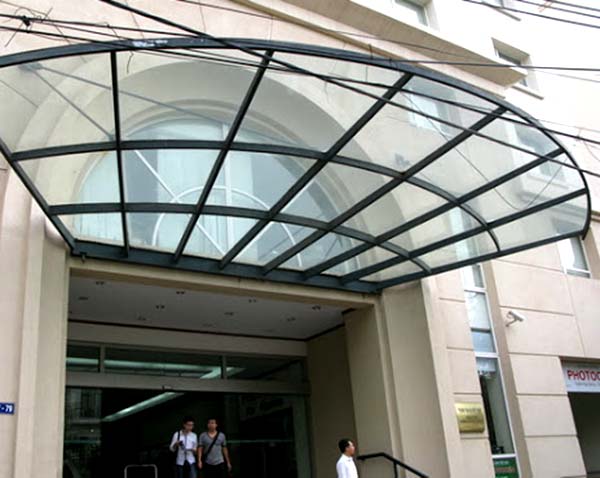 mái kính vòng cung tòa nhà