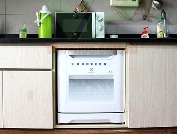 Máy rửa chén Electrolux ESF6010BW