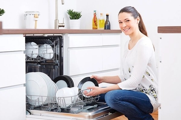 Máy rửa bát tự động