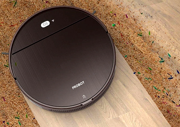 con robot hút bụi