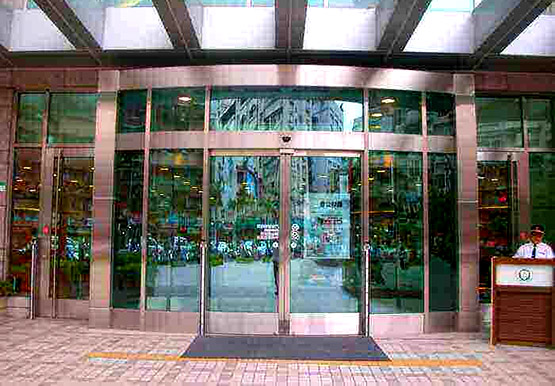 cửa kính tự động tòa nhà