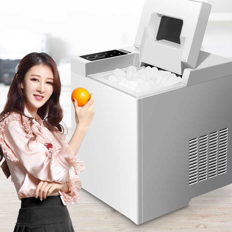 máy làm đá mini tiện dụng cho gian bếp