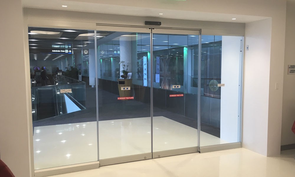 Giải mã sức hút đặc biệt của cửa kính tự động đang lắp đặt tại Hà Nội