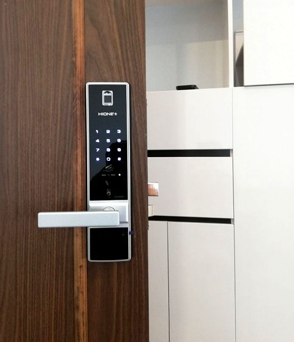 khoá vân tay cửa gỗ
