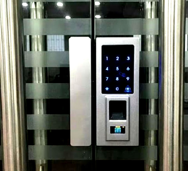 Làm thế nào để chọn mua được khóa vân tay cửa kính chất lượng tốt?